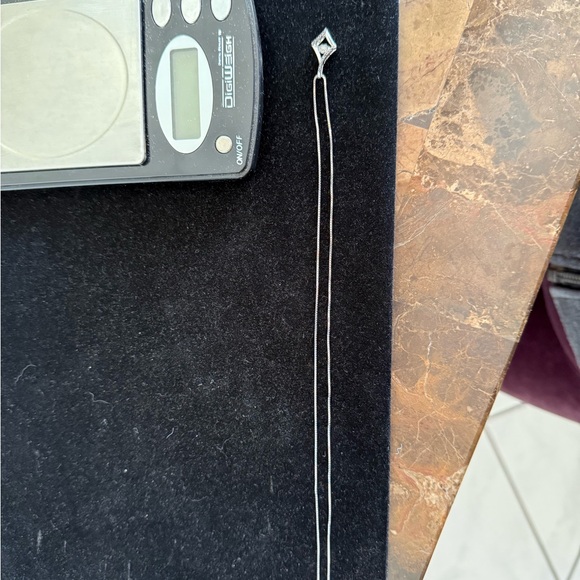 Elegant Silver chain and silver pendant with black and white diamonds - Picture 3 of 5